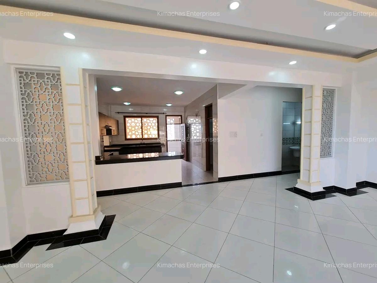 3 Bed Apartment with En Suite at Moyne Drive - 9