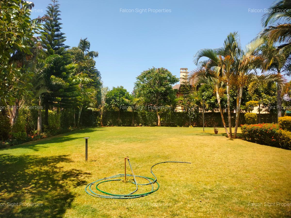 5 Bed Townhouse with En Suite at Few Minutes Drive To Gigiri - 11