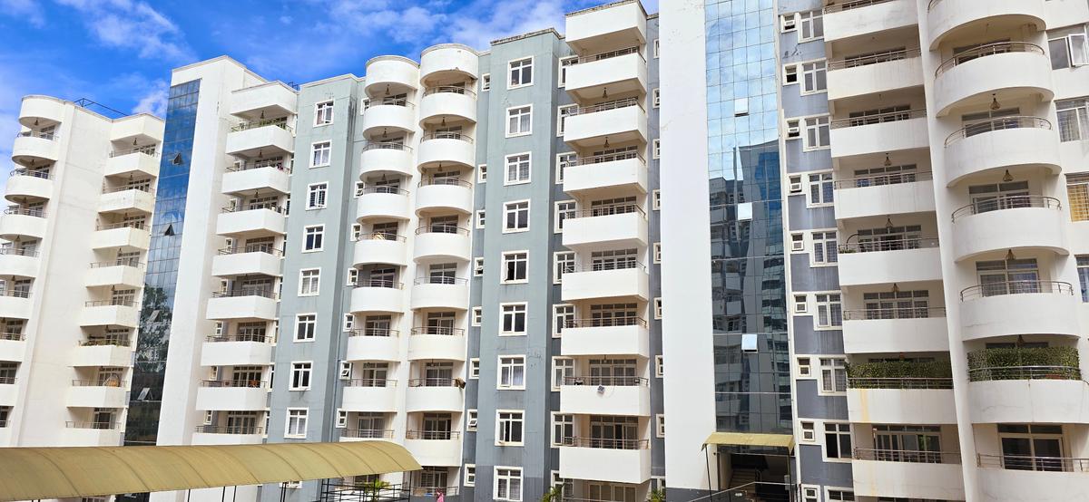 3 Bed Apartment with En Suite at Lavington Hatheru - 6
