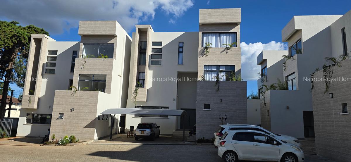 5 Bed Townhouse with En Suite at Lavington Green - 20
