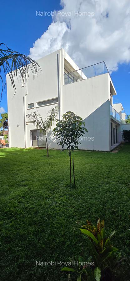 5 Bed Townhouse with En Suite at Lavington Green - 17