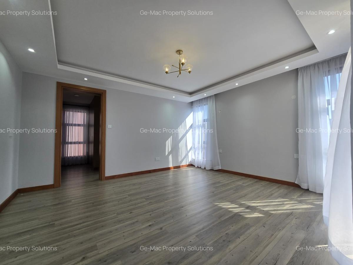 4 Bed House with En Suite in Membley - 15