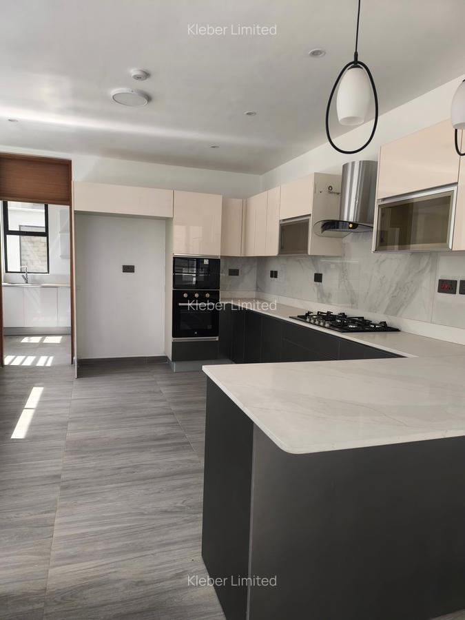 5 Bed Villa with En Suite in Lavington - 13