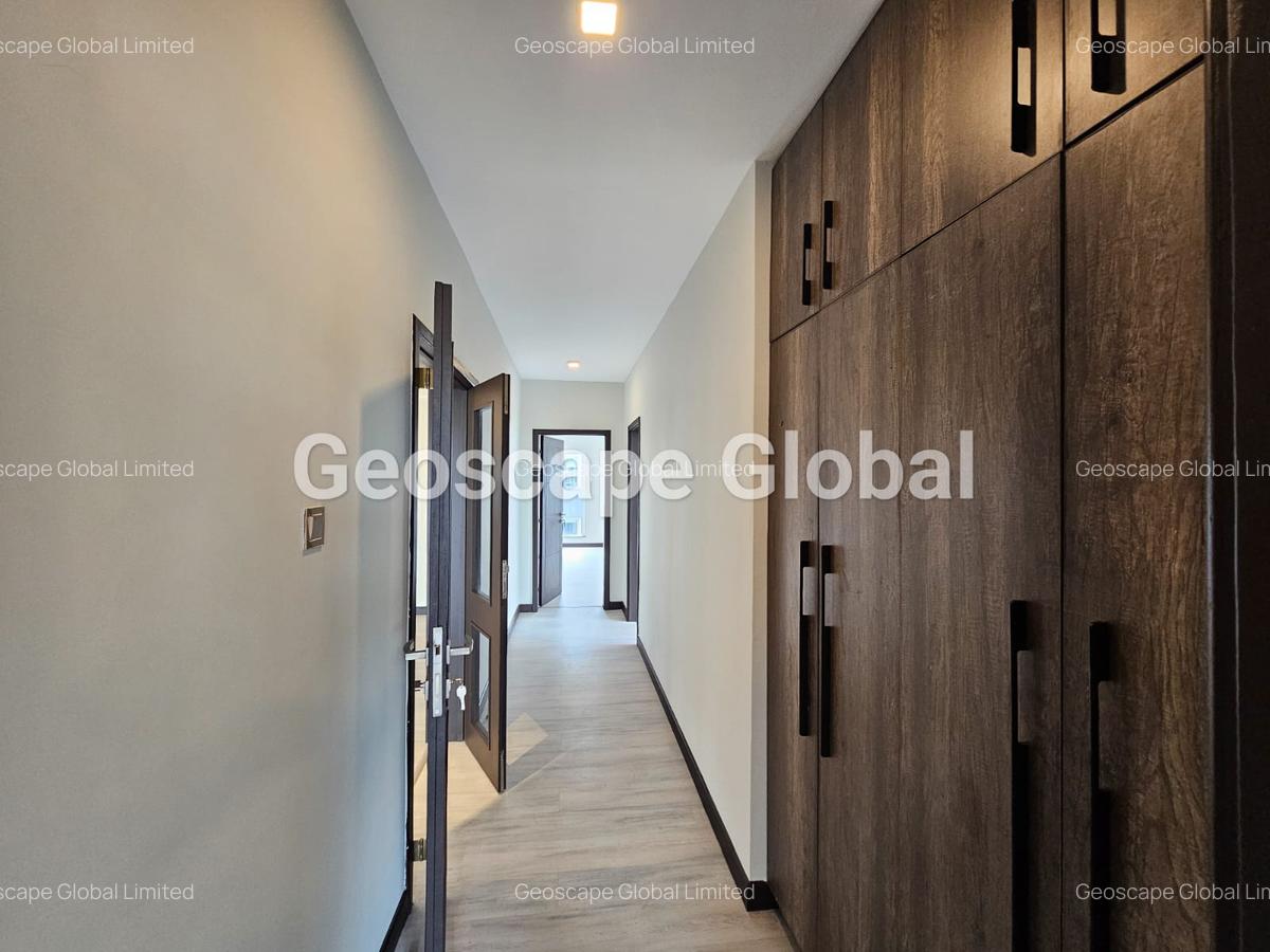 3 Bed Apartment with En Suite in Riverside - 3