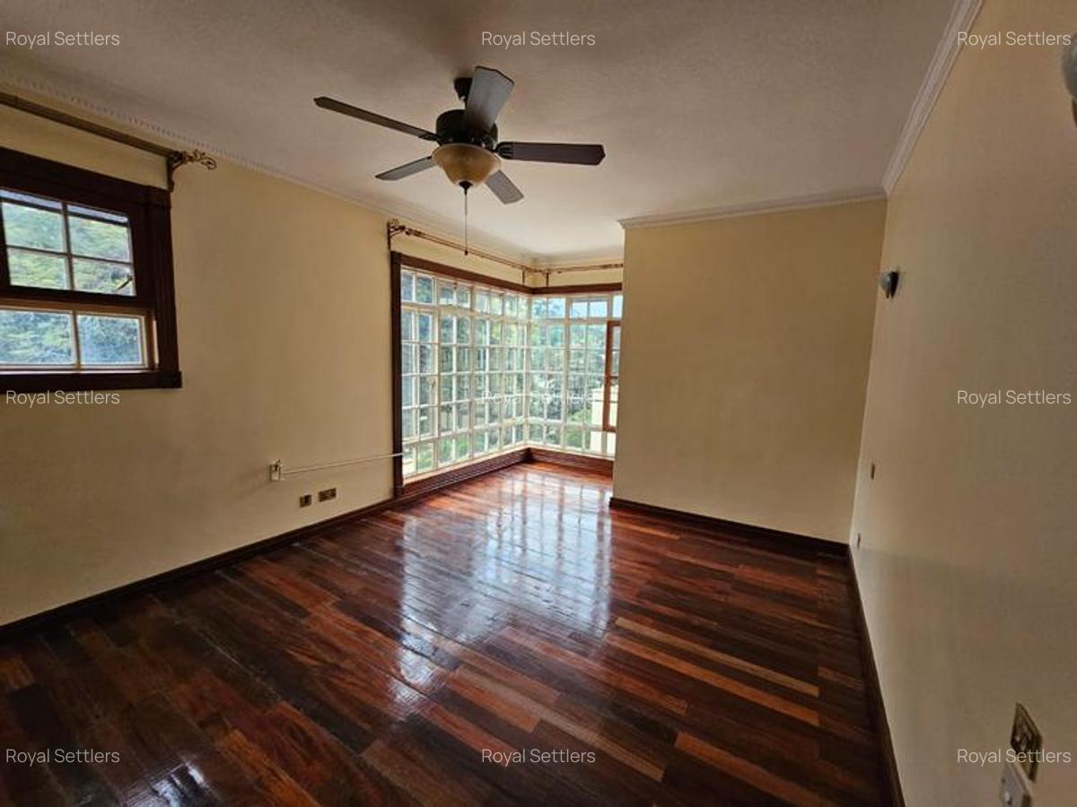 4 Bed Townhouse with En Suite at Kyuna Crescent - 16