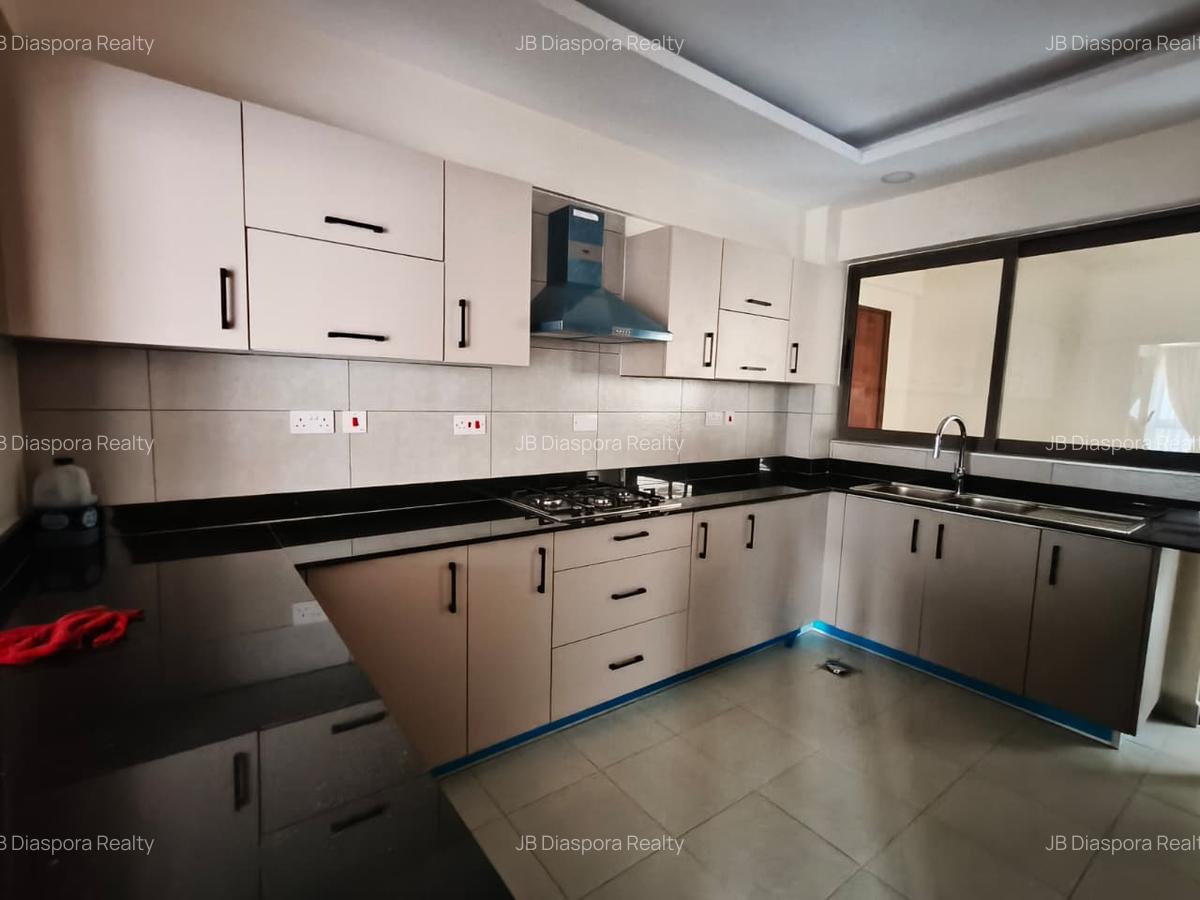 2 Bed Apartment with En Suite at Wood Avenue - 5