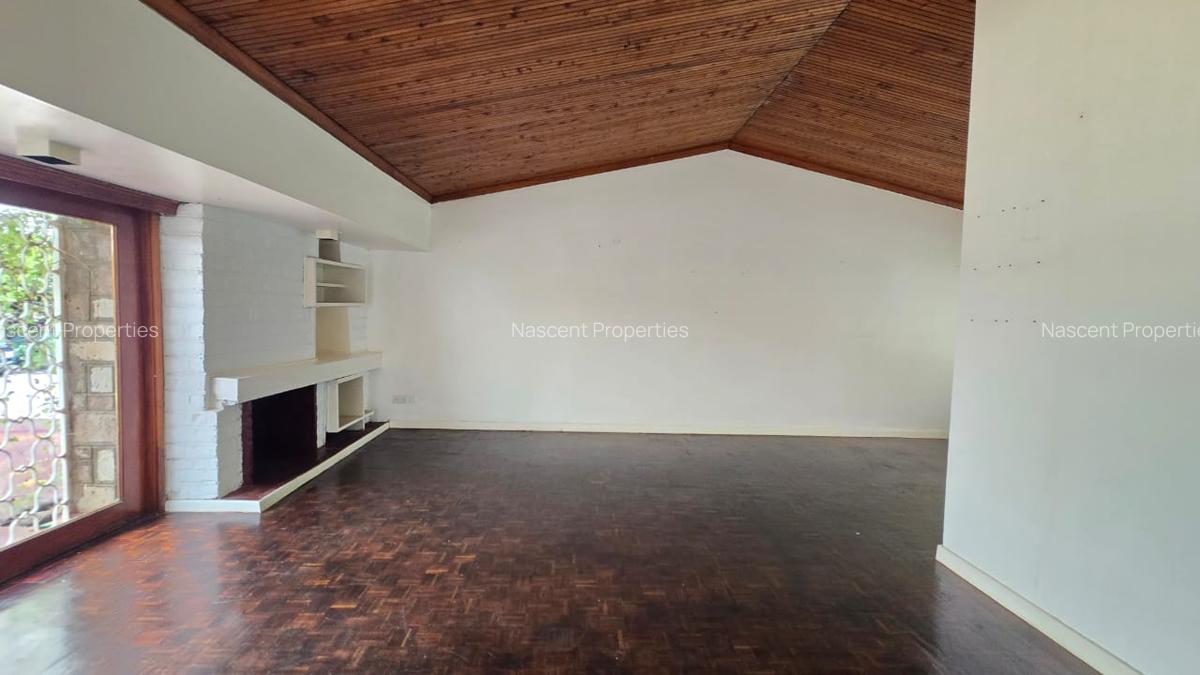 4 Bed House with En Suite in Rosslyn - 15