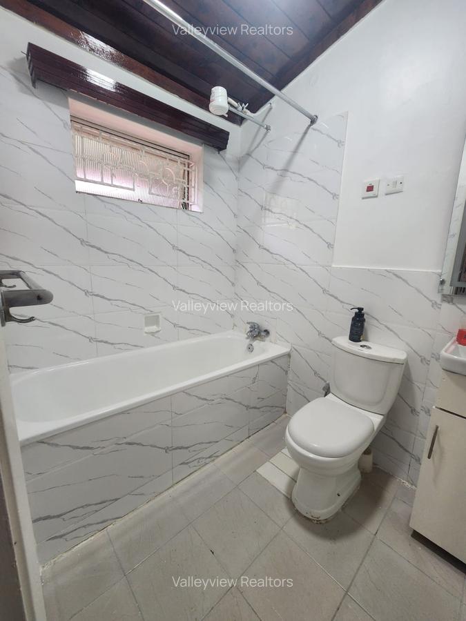 5 Bed Townhouse with En Suite at Lavington - 4