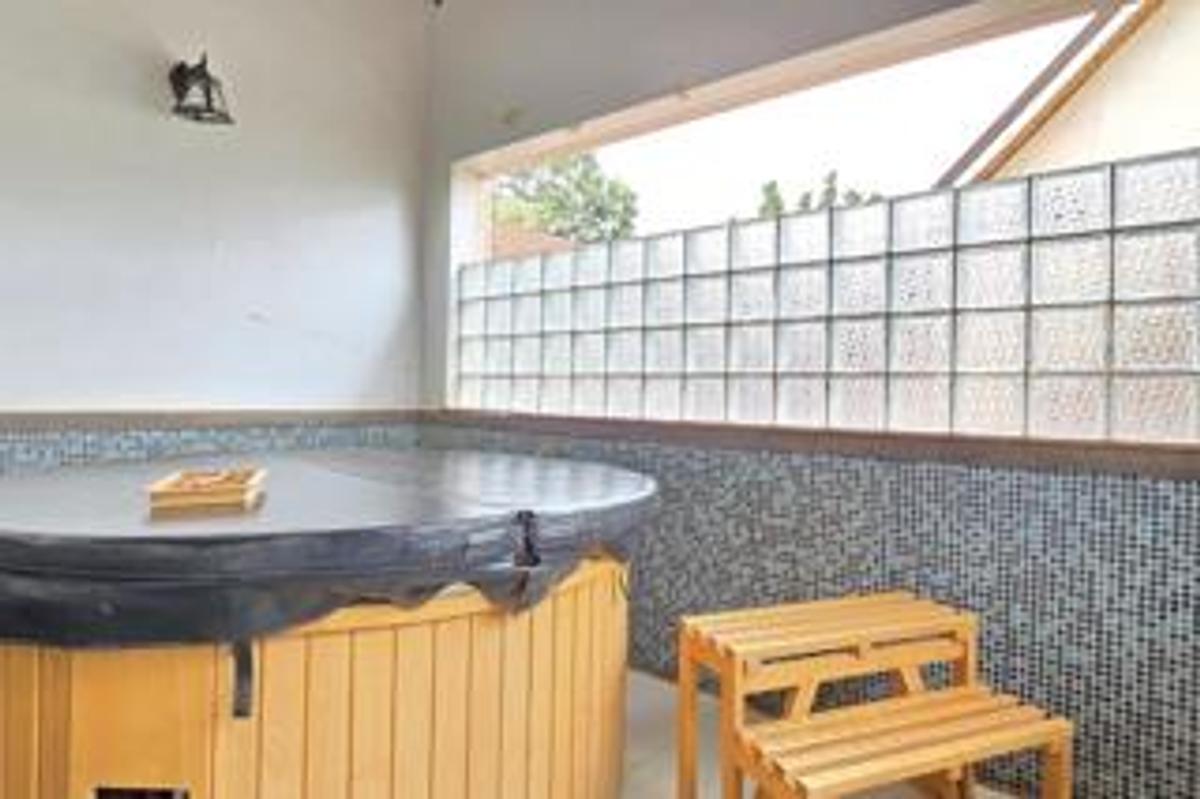 5 Bed Townhouse with En Suite at Lavington Green - 11