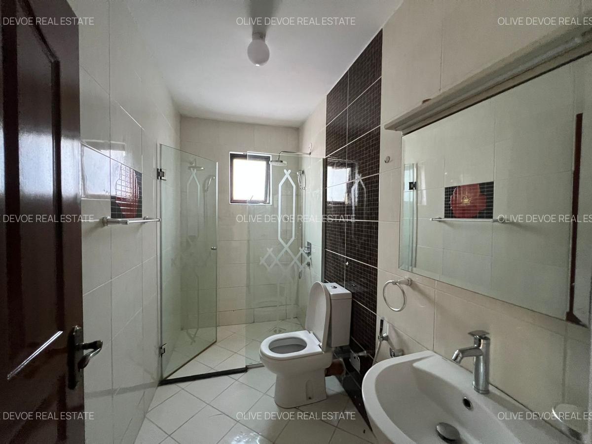 5 Bed Townhouse with En Suite in Westlands Area - 17