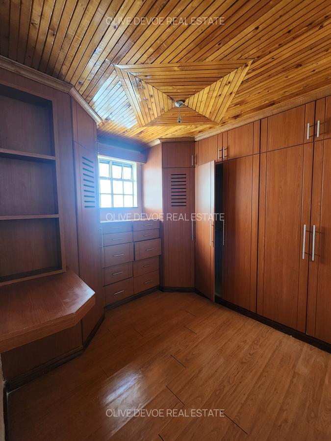 4 Bed Townhouse with En Suite in Lavington - 13