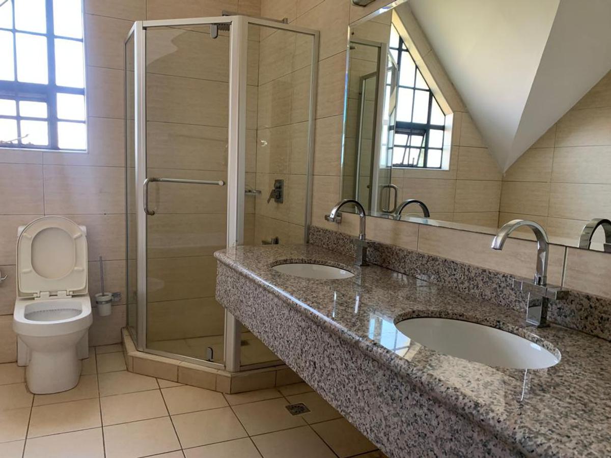 4 Bed Townhouse with En Suite in Lavington - 9