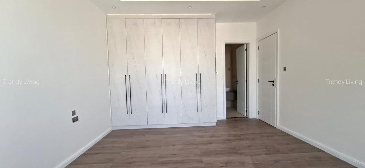 5 Bed Townhouse with En Suite in Lavington - 3