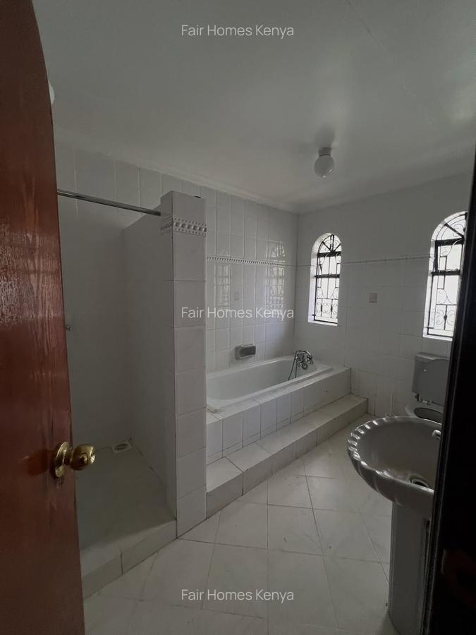 5 Bed Townhouse with En Suite at Riverside Drive - 10