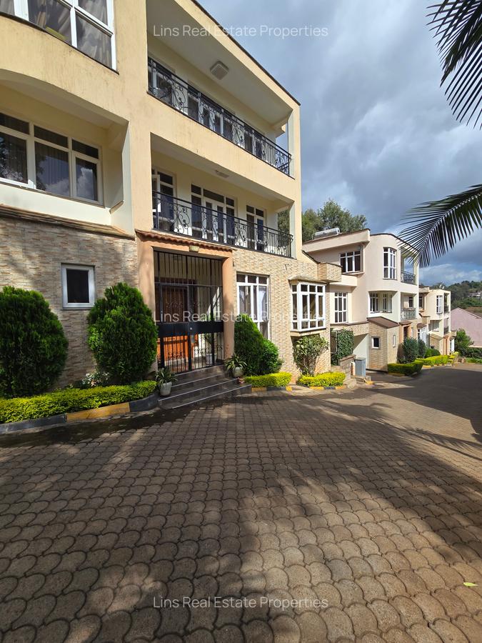 5 Bed Townhouse with En Suite in Lavington - 1