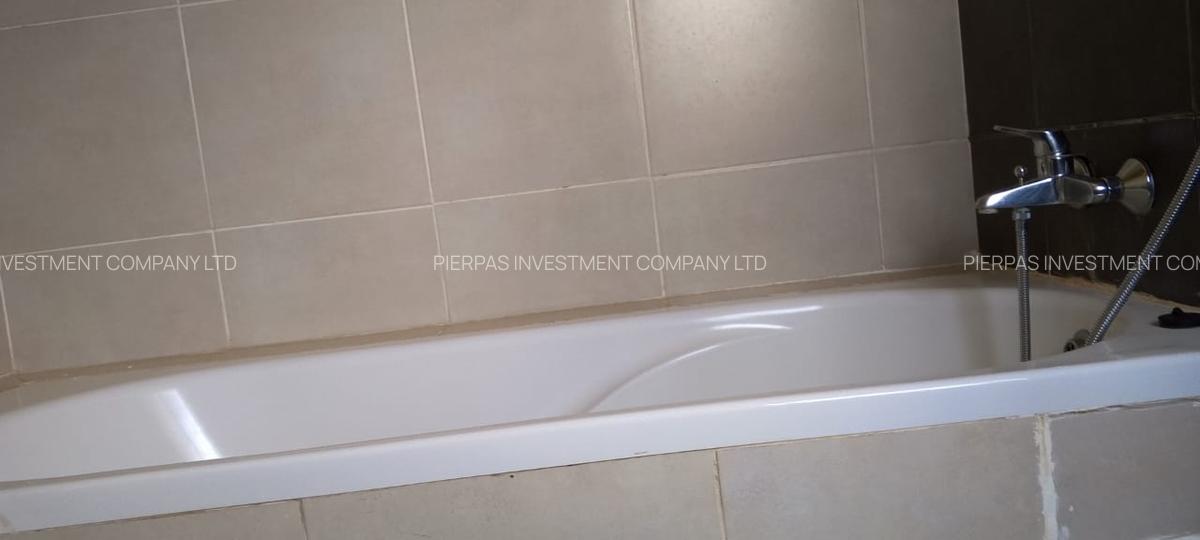 4 Bed Townhouse with En Suite in Garden Estate - 4