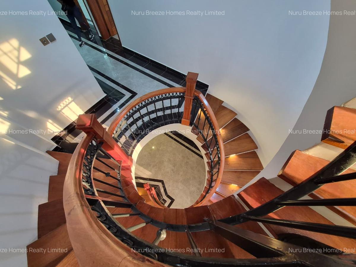 5 Bed House with En Suite in Runda - 10