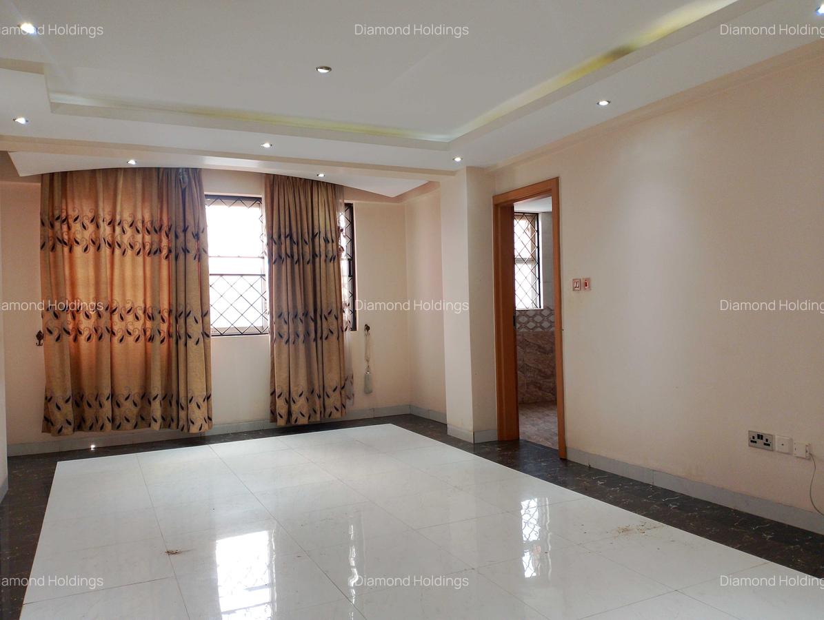 4 Bed Apartment with En Suite at Parklands - 8