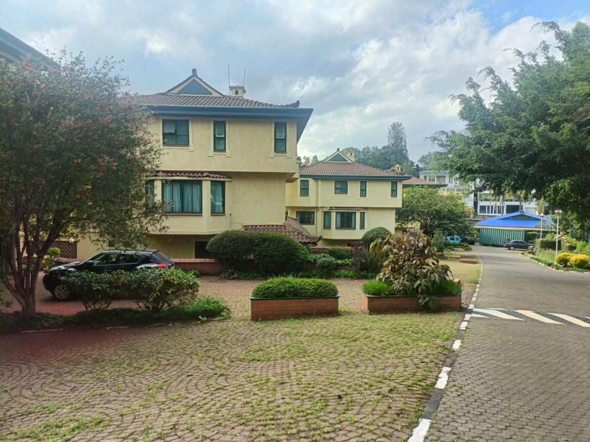 3 Bed Townhouse with En Suite in Spring Valley - 3