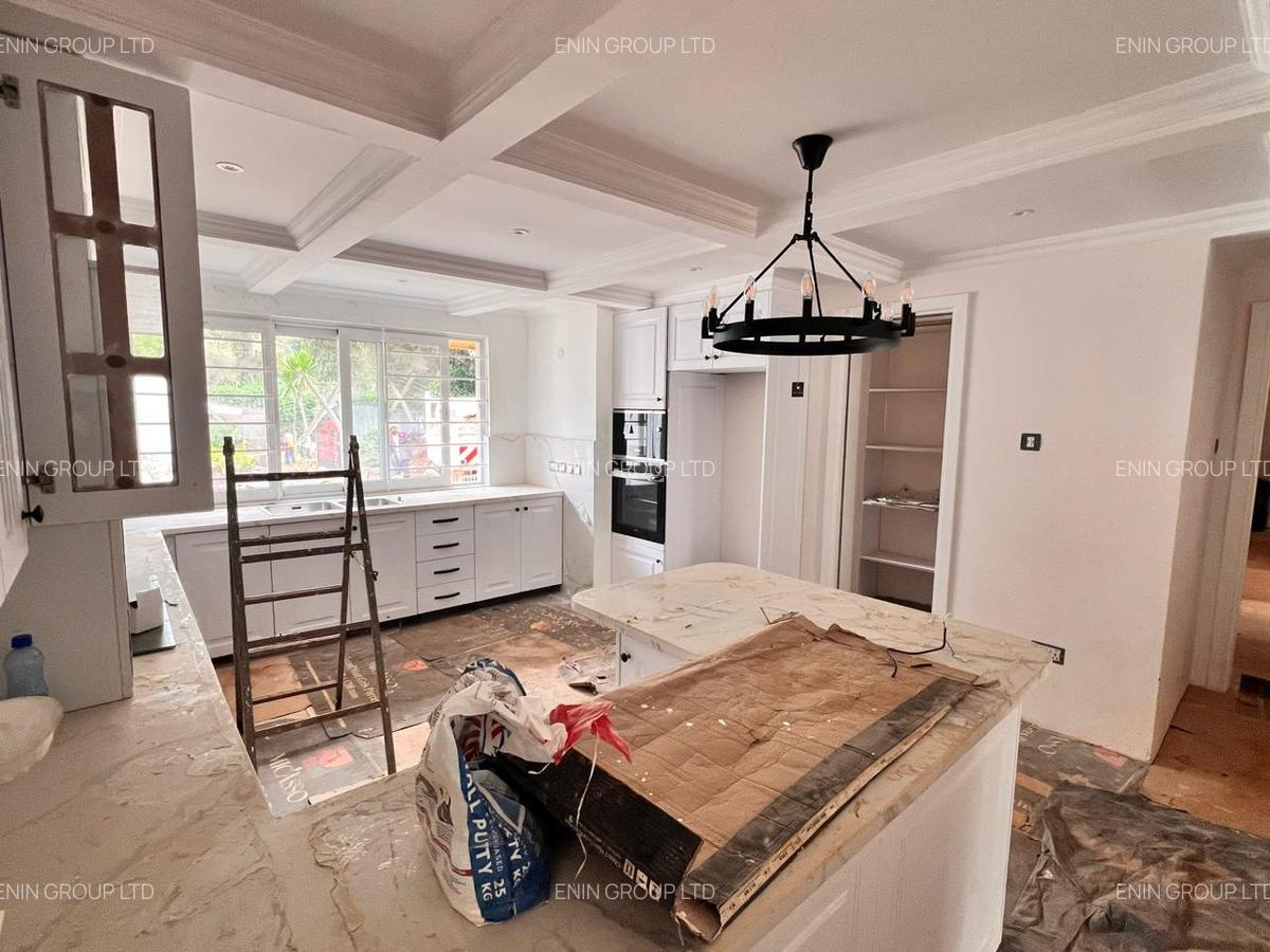 4 Bed House with En Suite at Loresho Crescent - 2