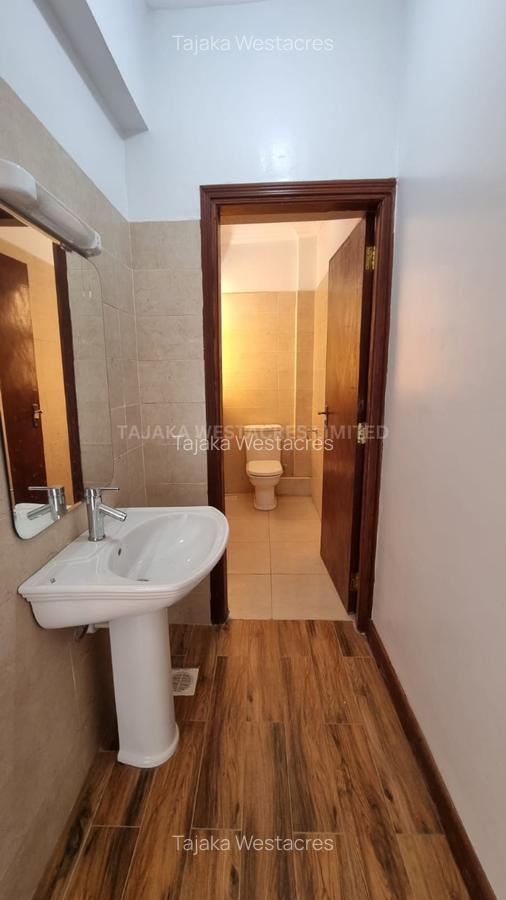 3 Bed Apartment with En Suite at Hatheru Road - 6