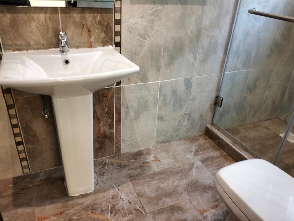 5 Bed Townhouse with En Suite in Lavington - 19