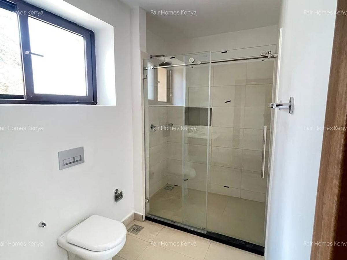 5 Bed Townhouse with En Suite at Lavington Green - 4