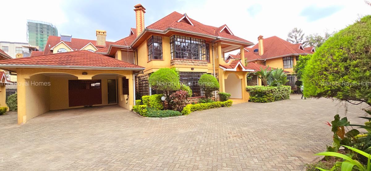 5 Bed Townhouse with En Suite at Lavington Green - 5