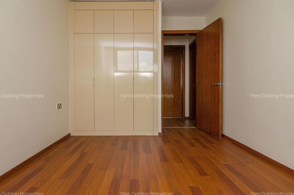 3 Bed Apartment with En Suite in Parklands - 11