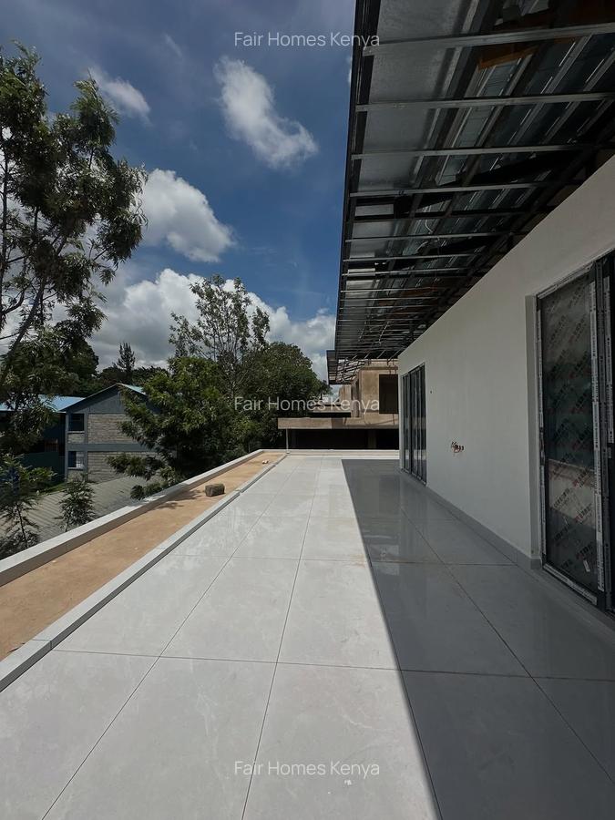 5 Bed Townhouse with En Suite at Lavington Green - 19