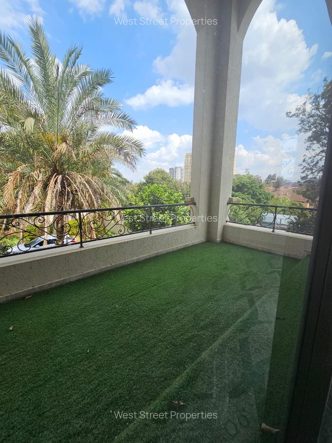 6 Bed Townhouse with En Suite at Lavington - 13