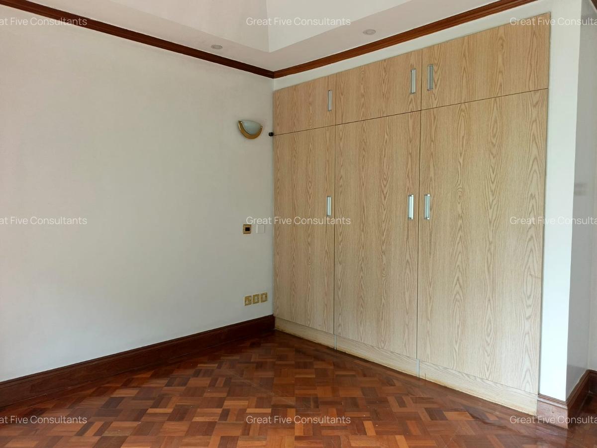 4 Bed Villa with En Suite in Runda - 14