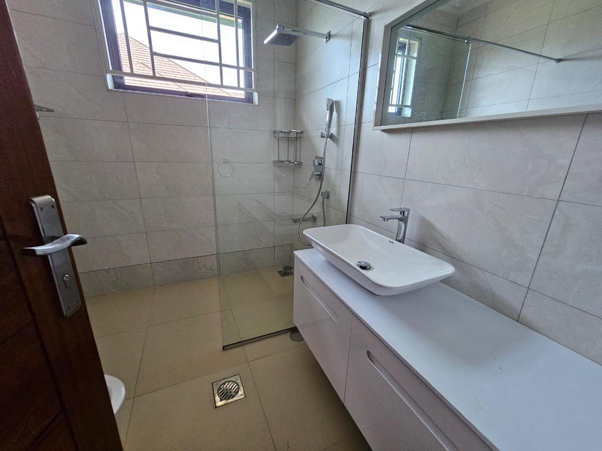 5 Bed Townhouse with En Suite in Kiambu Road - 11