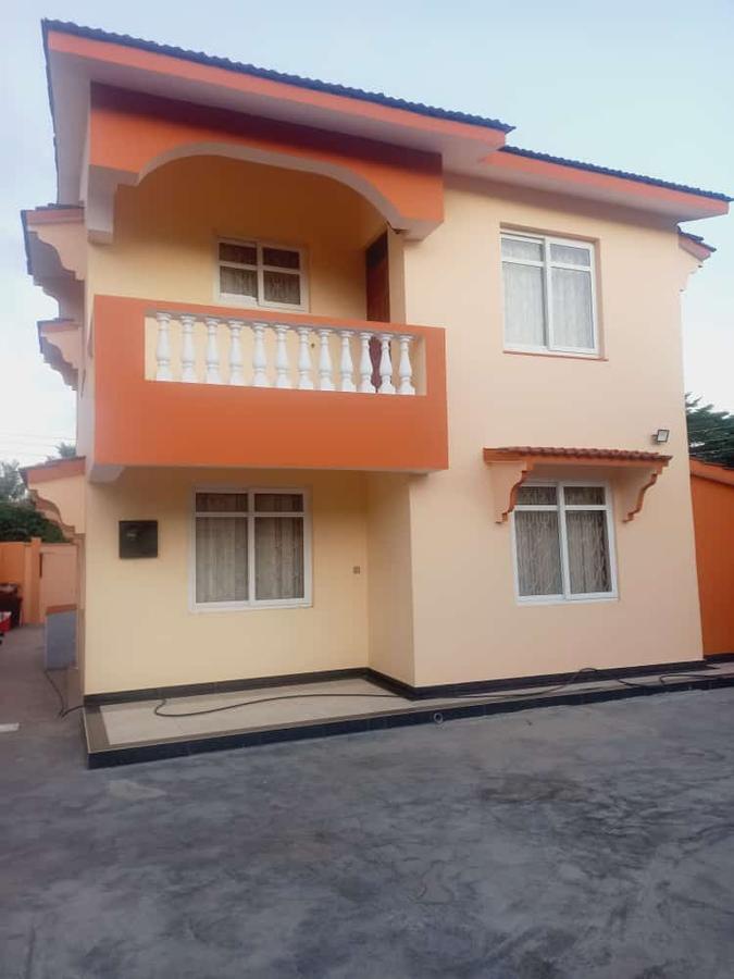 3 Bed House with En Suite at Bombululu - 2