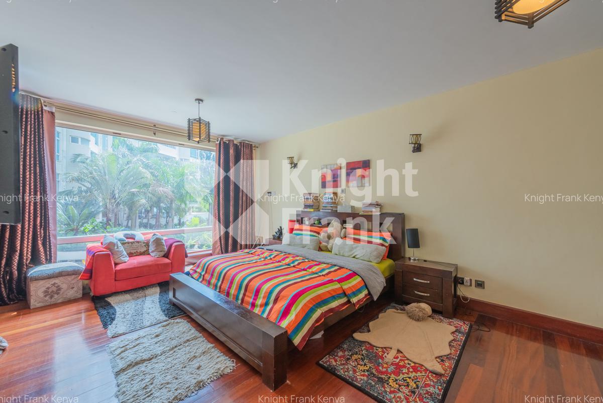 3 Bed Apartment with En Suite at One Riverside Drive - 9