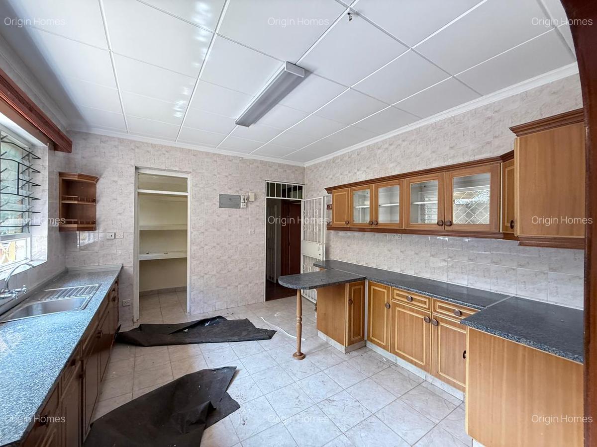 5 Bed House with En Suite at Lavington - 8