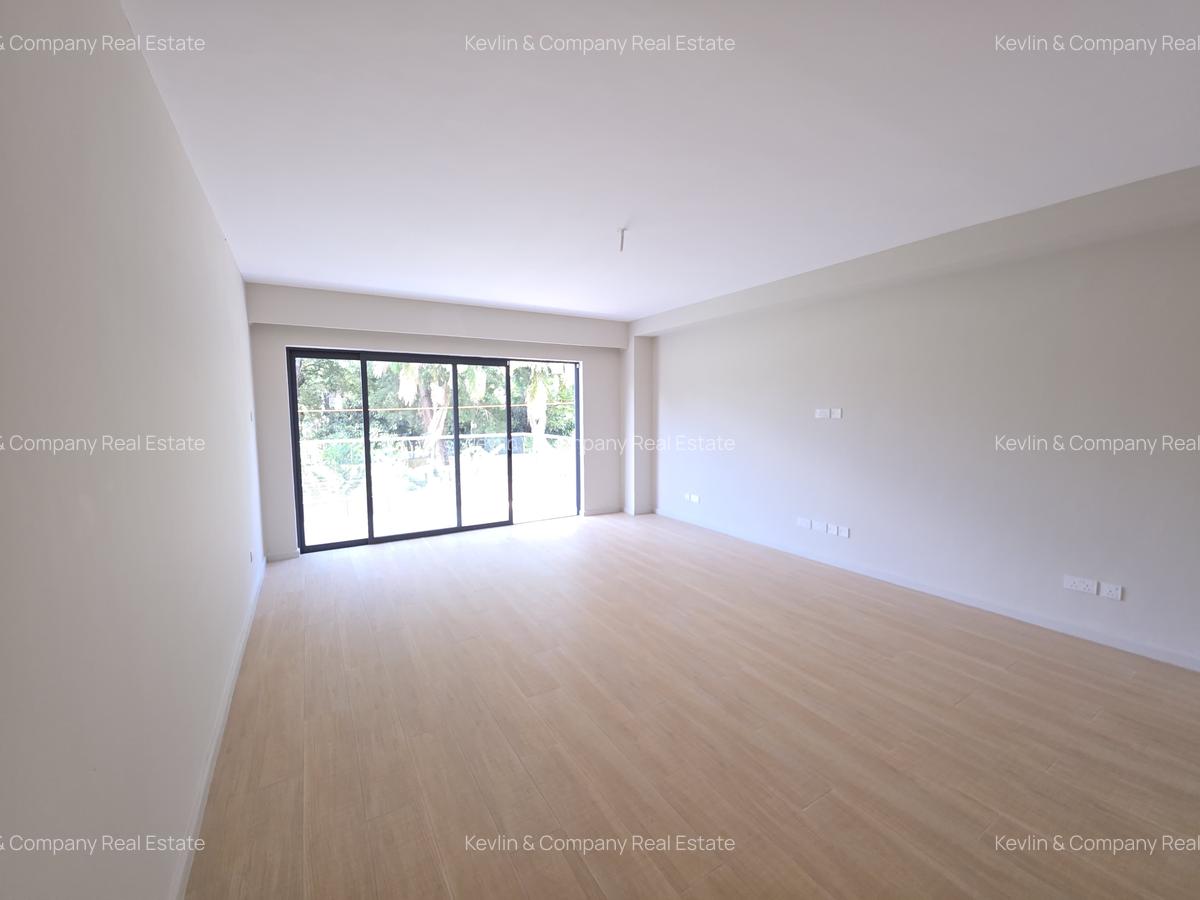 5 Bed Townhouse with En Suite in Kyuna - 11