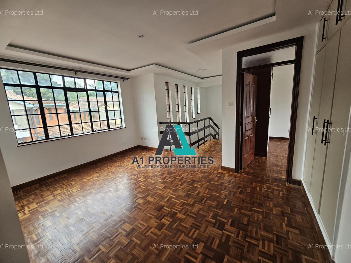 4 Bed Townhouse with En Suite in Lavington - 9