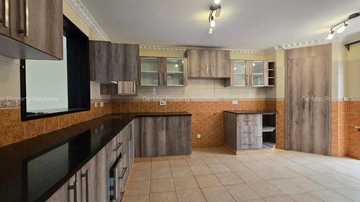 6 Bed Townhouse with En Suite in Lavington - 5