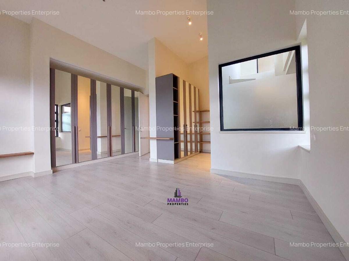 4 Bed Villa with En Suite at Redhill - 15