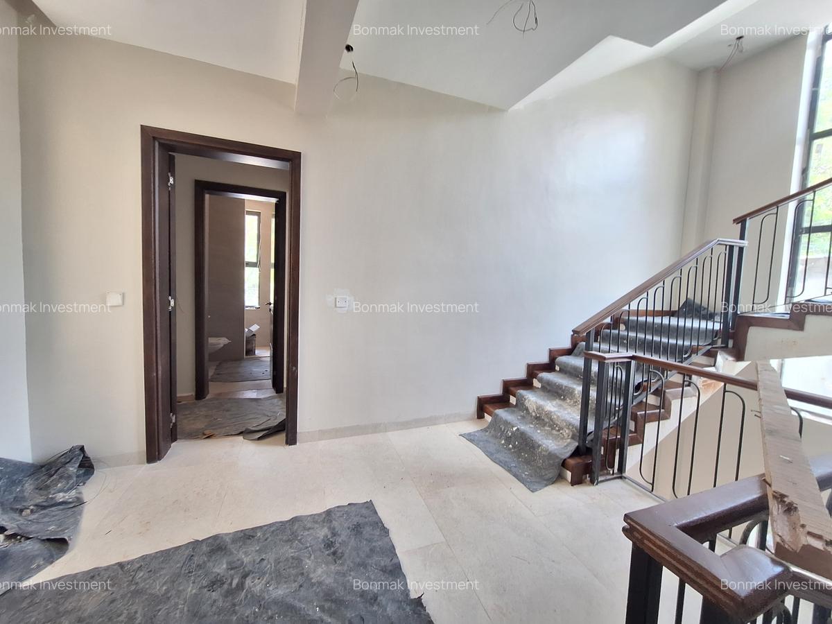 5 Bed Townhouse with En Suite at Lavington Green - 6