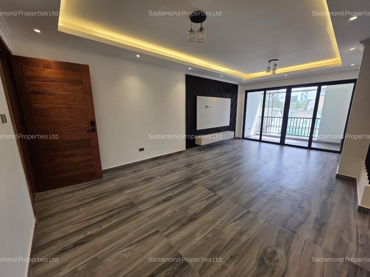 1 Bed Apartment with En Suite in Brookside - 10