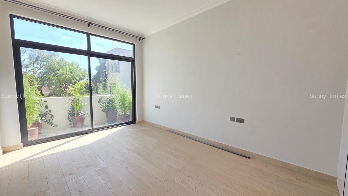 5 Bed Townhouse with En Suite at James Gichuru - 11