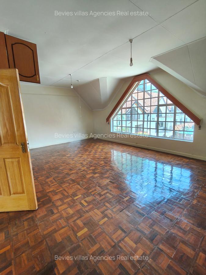 5 Bed Townhouse with En Suite at Brookside - 6