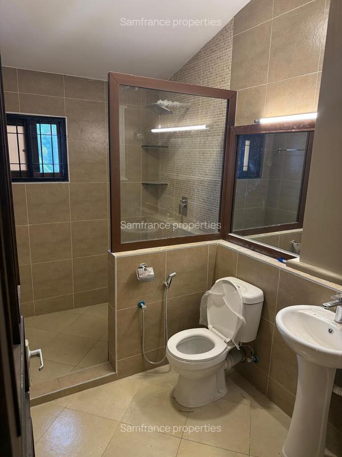 5 Bed Townhouse with En Suite at Greenwood - 18