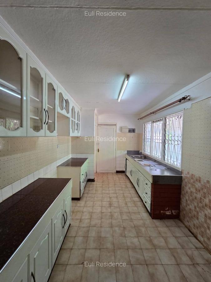 4 Bed House with En Suite at Loresho Crescent - 7