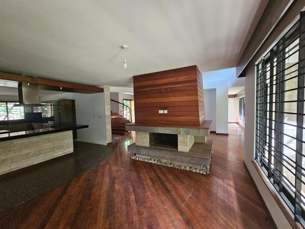 5 Bed House with En Suite in Runda - 13