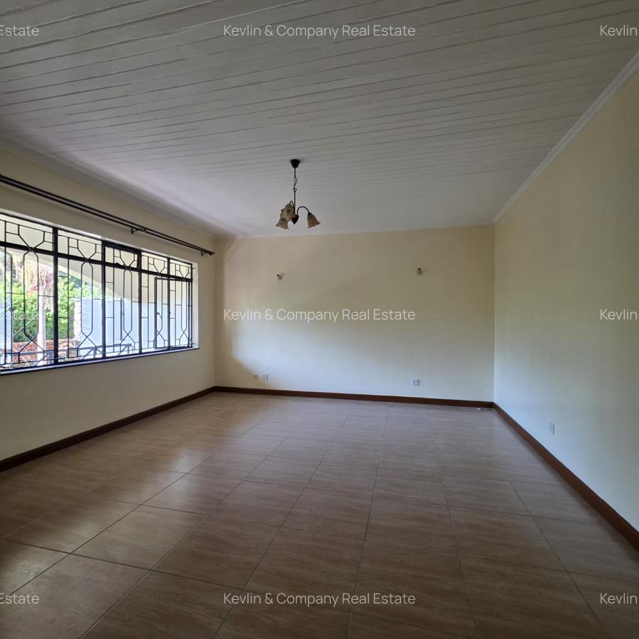 5 Bed House with En Suite at Riverside Drive - 10