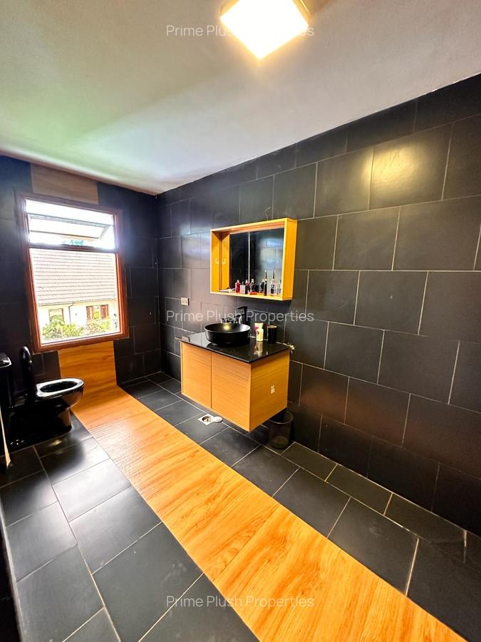 7 Bed House with En Suite in Ridgeways - 9