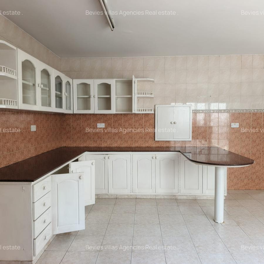 5 Bed Villa with En Suite in Spring Valley - 19